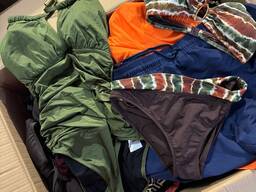16 € pro kg – Damen-Badeanzüge Herren-Badehosen Mix (381 kg, Kategorie A, Neuware ohne E