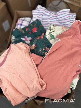 8 €/kg – Damen-Pyjamas Posten Nr. 1, 236 kg, Kategorie A, Top-Marken wie Sunseeker, Buffal