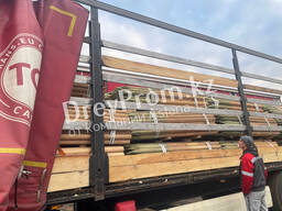 Abgerundete Spitzstäbe aus Holz zur Stärkung von Baumsetzlingen; Runde Pfosten aus Holz