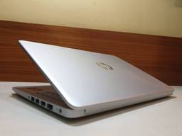 Dell XPS 15 7590 Laptop, Intel Core i5 Prozessor, 8 GB RAM, 256 GB SSD, GeForce GTX 1650,