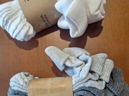 Kindersocken im Groß- und Einzelhandel. In Kürze auch Kinderbekleidung