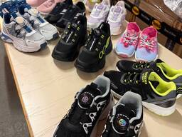 Dockers Kinderschuhe Mix Kategorie A, neue Modelle, vollständiger Größenlauf