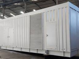 Gebrauchter Dieselgenerator Caterpillar 3516, 1,8 MW, 2006, 13.500 Stunden. Container