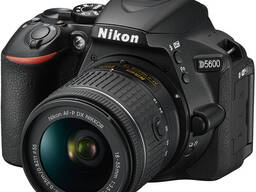 Nikon D5600 DSLR-Kamera mit 18-55-mm-Objektiv