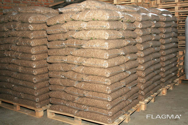 Пеллеты древесные в пакетах по 15 kg Holzpellets in Packung