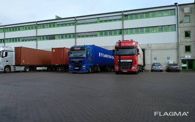 Zollabfertigung in Hamburg, Deutschland; Containerumschlag in Deutschland