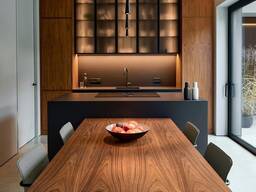 Umfassende Konstruktions-, Design- und Möbelherstellungsdienstleistungen in ganz Europa