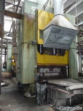 Used hydraulic press Moldmatik-450 with sliding table