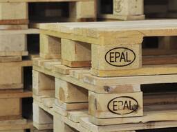 Lagerung von Wasserflaschen aus Epal-Holzpaletten / Neue und gebrauchte Epal-Euro-Holzpaletten in Top-Qualität